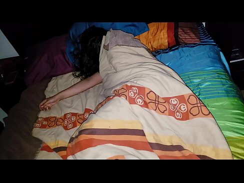 ❤️ Ny zananikely manenjika ny renikeliny tanora rehefa matory izy. ️❌ Anal vidéo amin'ny mg.sex-porntube.ru ❤