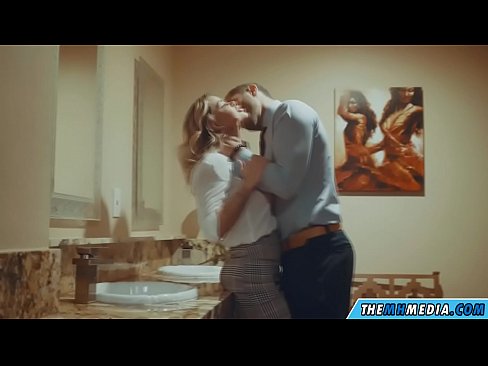 ❤️ Rehefa mamitaka anao ao amin'ny trano fidiovana ho an'ny besinimaro ny blonde be busty ️❌ Anal vidéo amin'ny mg.sex-porntube.ru ❤